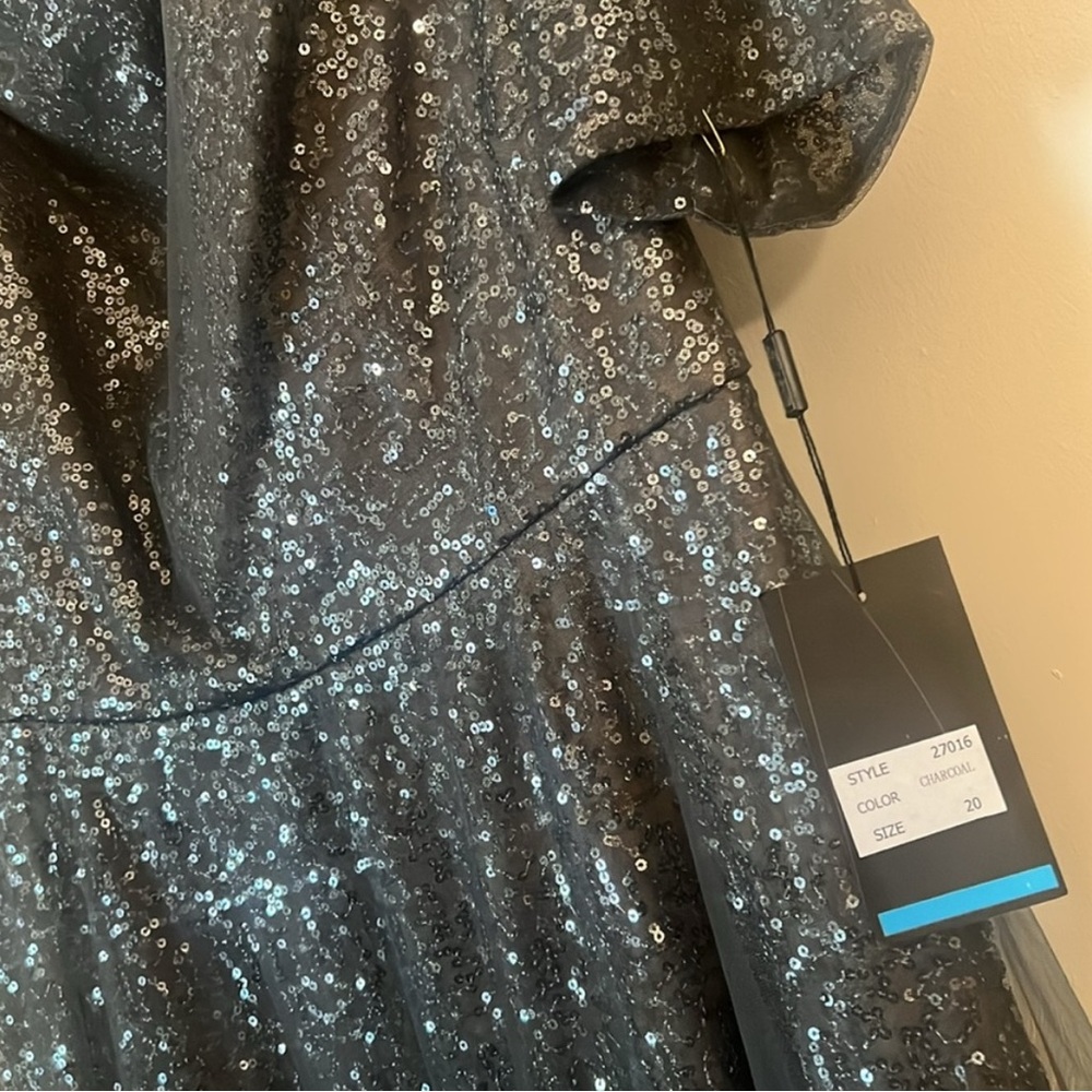 Le Femme Formal Evening Dress - Picture 6 of 16